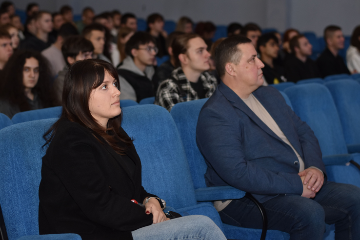 Храбрость города берет, а бдительность бережет.