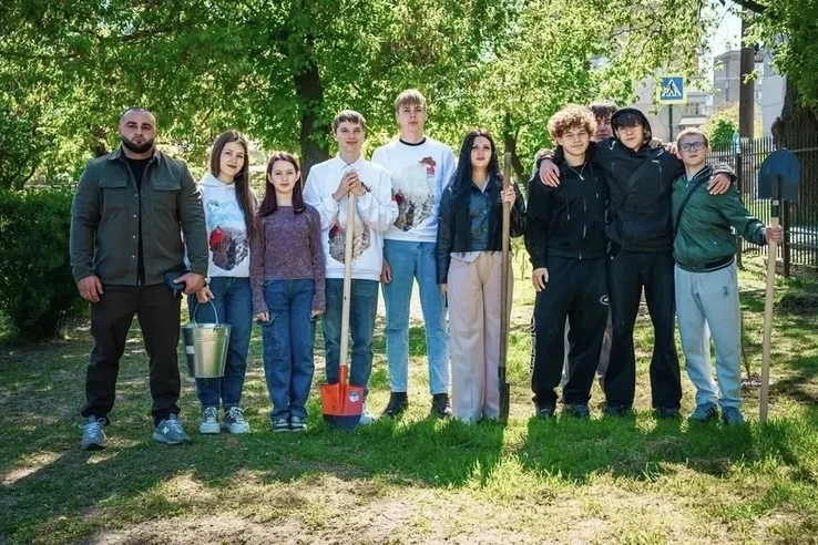 Сотрудники Представительства Ленинградской области приняли участие в создании Аллеи памяти в Мелитополе