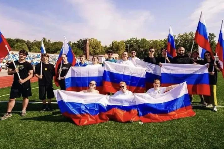 Забег под флагом России: в Мелитополе встретили приближающийся День Государственного флага!