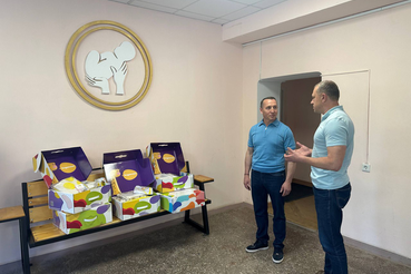 Ленинградская область вручает «Подарок новорождённому» семьям Мариуполя