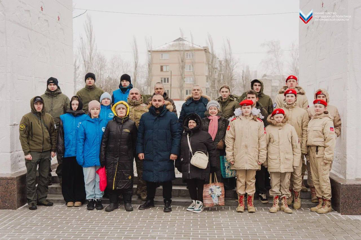 В Мелитополе состоялась церемония возложения цветов к Вечному огню, приуроченная к 82-й годовщине снятия блокады Ленинграда