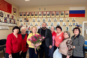 Представительство Ленинградской области в ДНР и «Волонтеры Победы» провели праздничную акцию для ветеранов