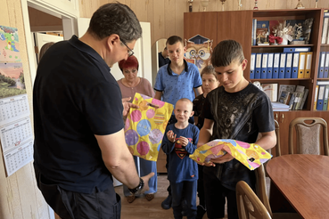 Сладкие подарки для детей Енакиево от Ленобласти