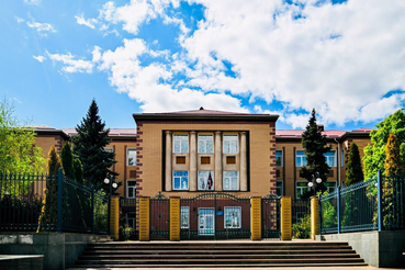 3 сентября в Енакиево отмечают День города и 82-ю годовщину освобождения города от немецко-фашистских захватчиков.