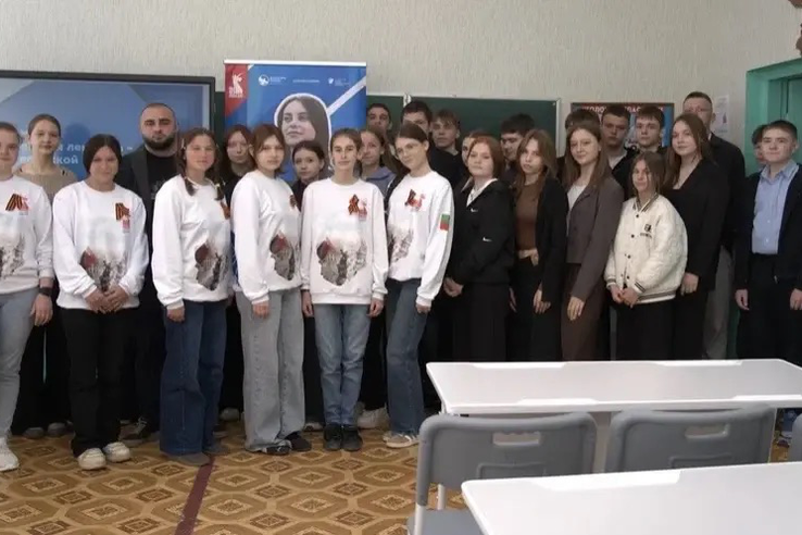Сотрудники Представительства Ленинградской области провели патриотический урок в селе Волчанское